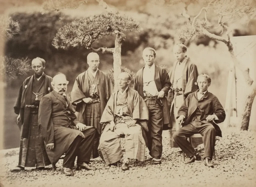 1867年に撮影された勝海舟や稲葉正巳ら幕府関係者の集合写真